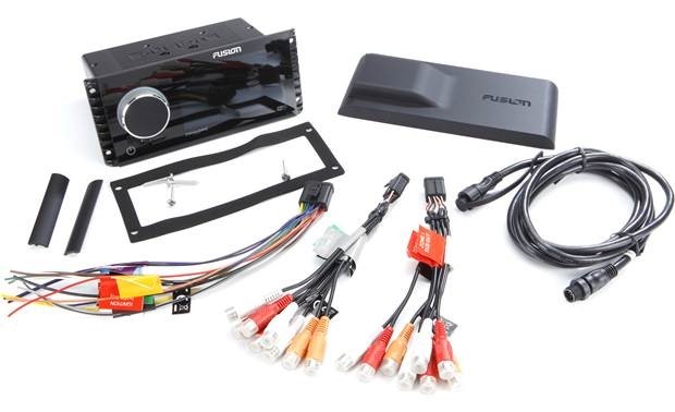 Fusion забезпечує з'єднувачі та кабелі в комплекті з моделлю RA770